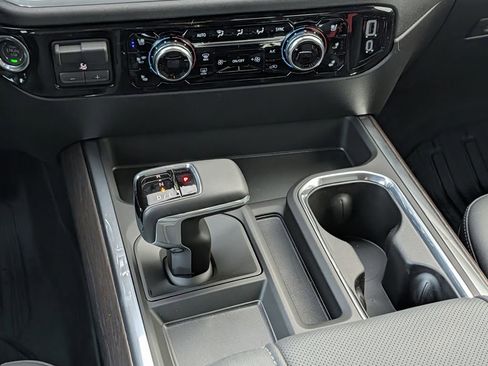 New 2026 GMC Sierra 1500 SLT image 13