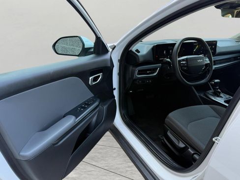Used 2025 Kia K4 FWD image 17