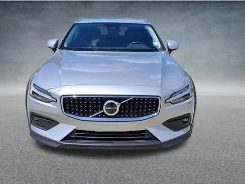 Used 2025 Volvo V60 B5 Cross Country Plus AWD/4WD image 2