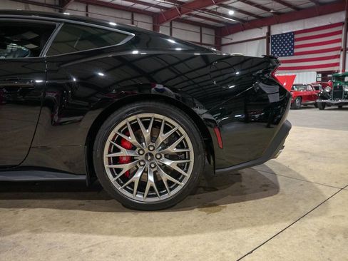 Used 2024 Ford Mustang GT Premium image 5