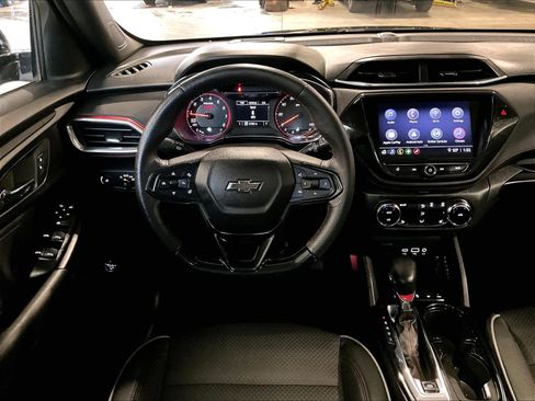 Used 2023 Chevrolet TrailBlazer RS w/ Sun and Liftgate Package image 18