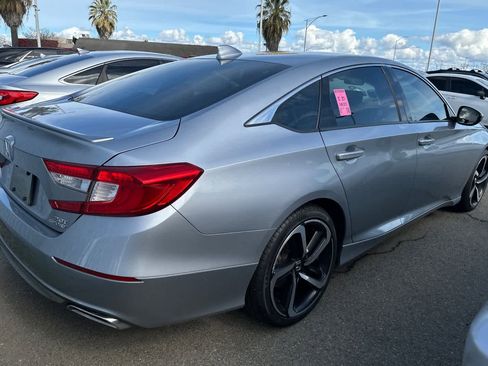 Used 2019 Honda Accord Sport image 2