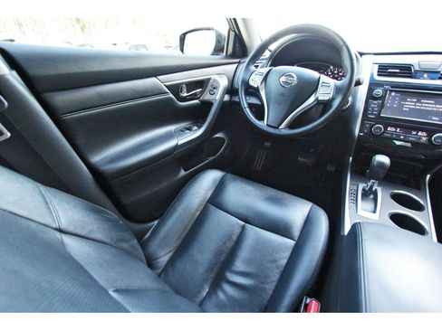 Used 2014 Nissan Altima 2.5 SL w/ Technology Package FWD image 11