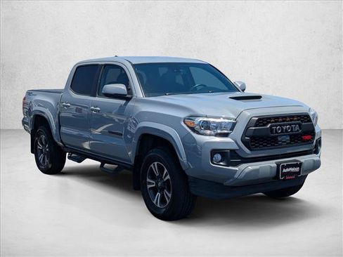 Used 2018 Toyota Tacoma TRD Sport w/ Technology Package RWD image 3