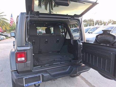 Used 2024 Jeep Wrangler Unlimited Sport AWD/4WD image 7