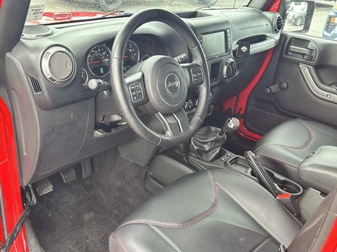 Used 2017 Jeep Wrangler Unlimited Sport AWD/4WD image 2