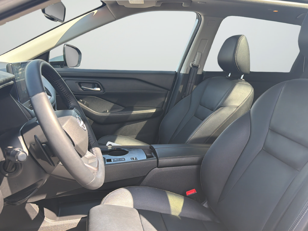 Certified 2025 Nissan Rogue SL w/ SL Premium Package FWD image 24