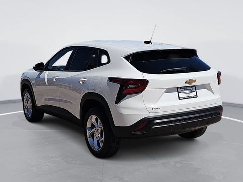 New 2026 Chevrolet Trax LS w/ LS Convenience Package FWD image 5