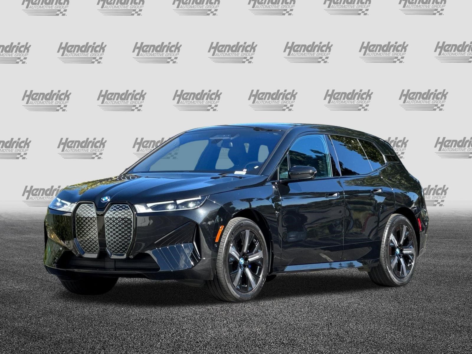 Used 2024 BMW iX xDrive50 w/ Sport Package AWD/4WD image 9