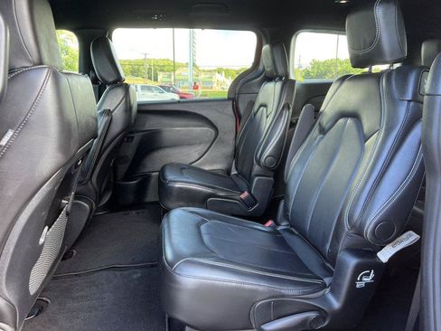 Used 2026 Chrysler Pacifica Select FWD image 4