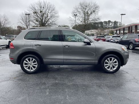 Used 2014 Volkswagen Touareg VR6 image 6