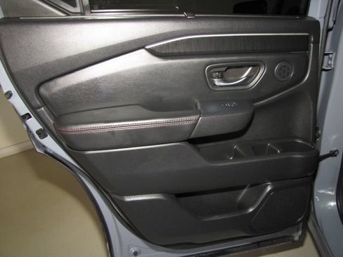 Certified 2025 Honda Pilot Black Edition image 14