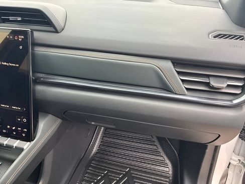 Used 2026 GMC Terrain AT4 w/ Convenience Package III AWD/4WD image 11