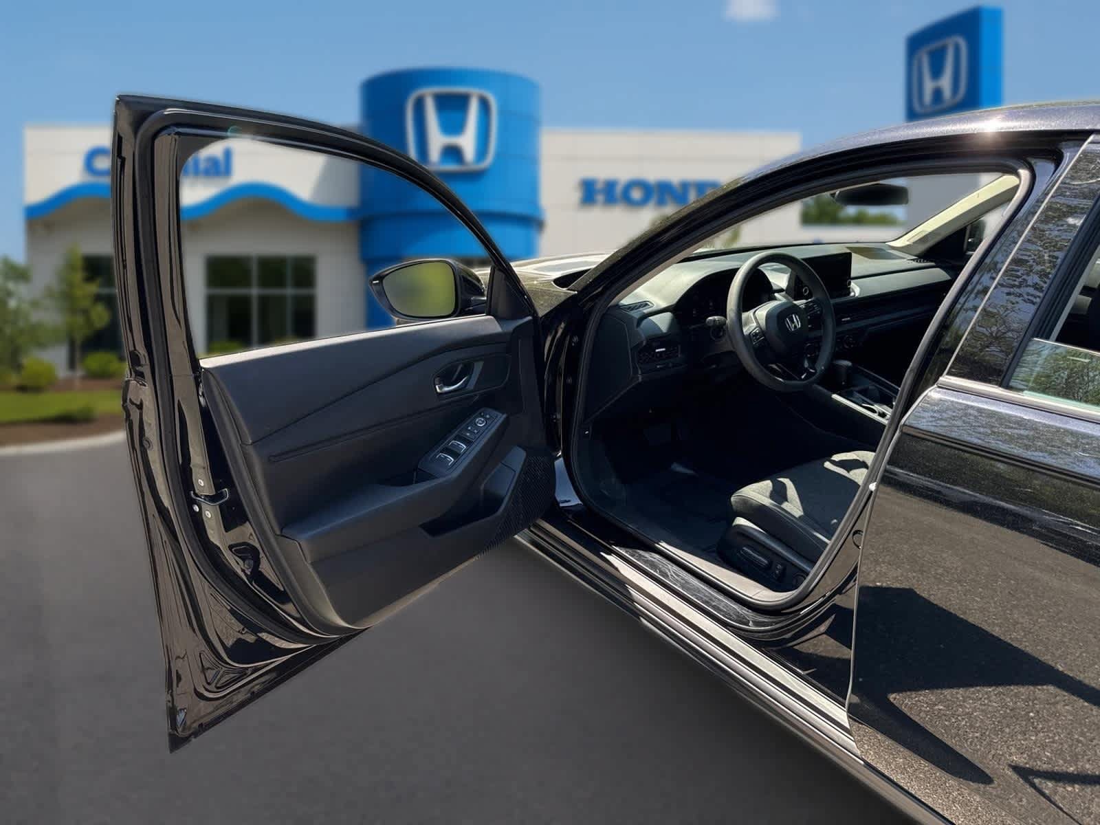 Used 2025 Honda Accord SE image 12