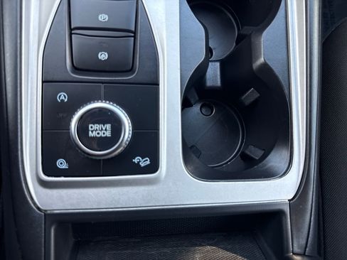 Used 2021 Ford Explorer XLT image 22