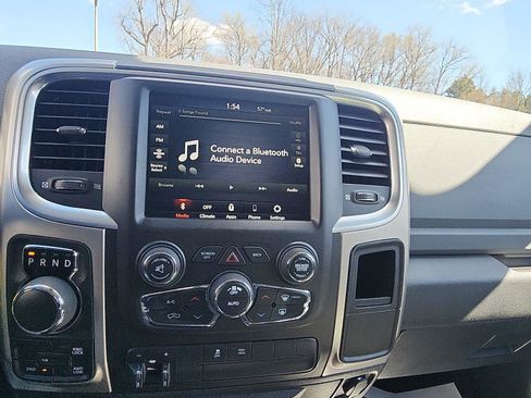 Used 2019 RAM 1500 Classic SLT AWD/4WD image 17