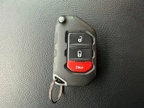 Used 2025 Jeep Wrangler Sport AWD/4WD image 25
