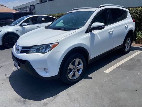 Used 2015 Toyota RAV4 XLE FWD image 2