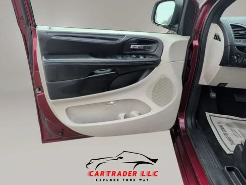 Used 2018 Dodge Grand Caravan SXT FWD image 15