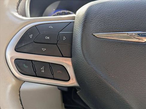 Used 2018 Chrysler Pacifica Limited w/ Advanced Safetytec Group FWD image 10
