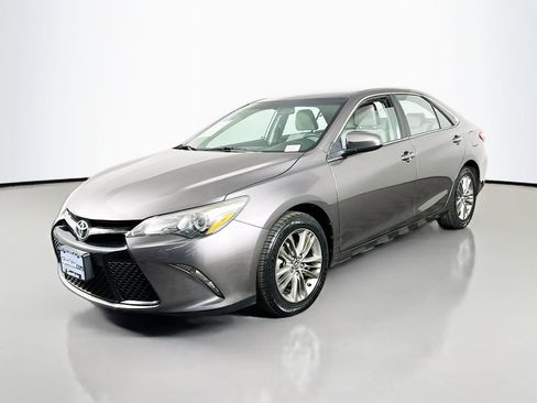 Used 2017 Toyota Camry SE FWD image 3