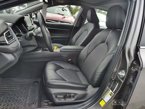 Used 2023 Toyota Camry SE w/ Cold Weather Package FWD image 10