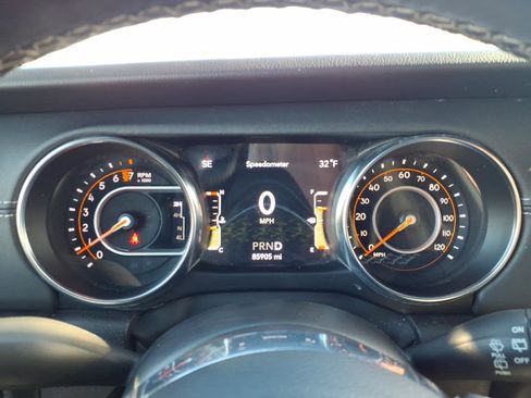 Used 2022 Jeep Wrangler Unlimited Sahara w/ Cold Weather Group image 24