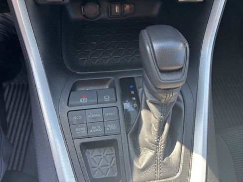 Used 2020 Toyota RAV4 LE w/ All Weather Liner Package AWD/4WD image 12