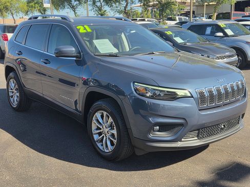 Used 2021 Jeep Cherokee Latitude Lux w/ Comfort/Convenience Group image 3