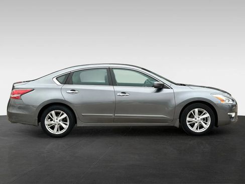 Used 2015 Nissan Altima 2.5 SV FWD image 8