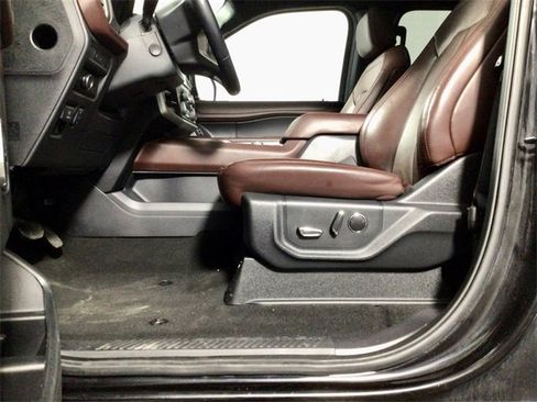 Used 2024 Ford Expedition Max Limited image 19