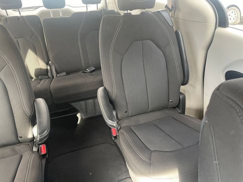 Used 2023 Chrysler Voyager LX image 38