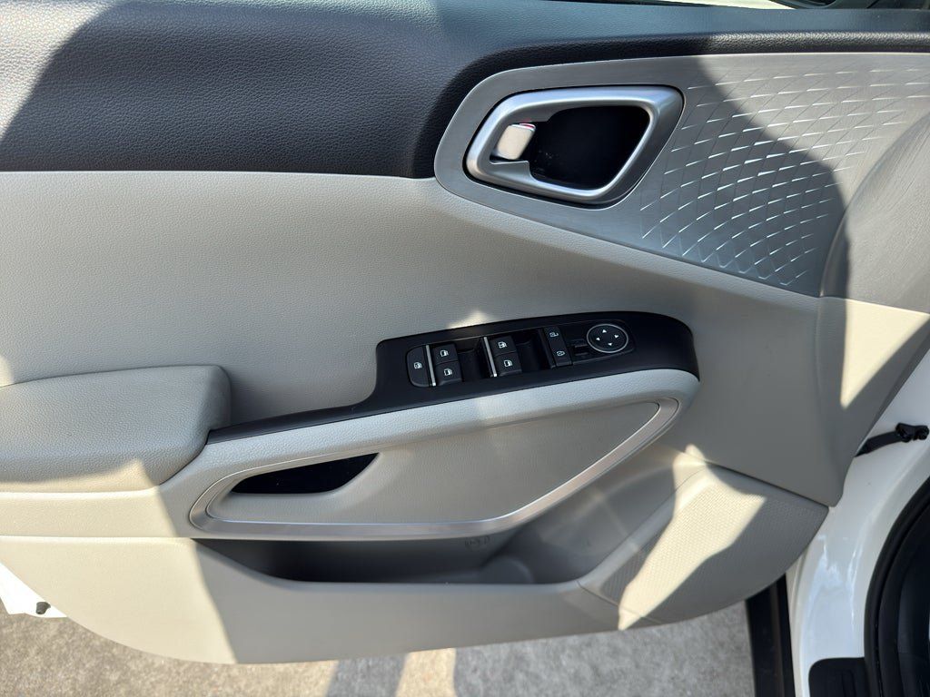 Used 2024 Kia Soul LX w/ Option Group 015 FWD image 9