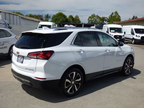 Used 2023 Chevrolet Equinox Premier AWD/4WD image 3