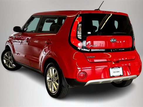 Used 2017 Kia Soul + image 5