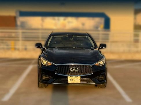 Used 2018 INFINITI QX30 w/ Cargo Package image 2