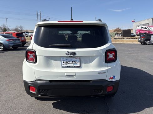 Used 2018 Jeep Renegade Latitude image 4