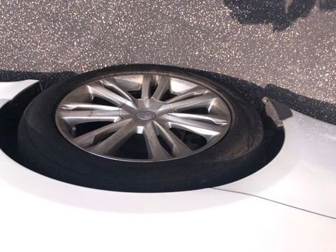 Used 2012 Hyundai Genesis 4.6 RWD image 9