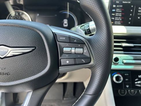 Used 2025 Genesis G70 2.5T RWD image 26