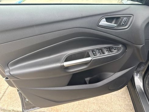 Used 2018 Ford Escape SE FWD image 7