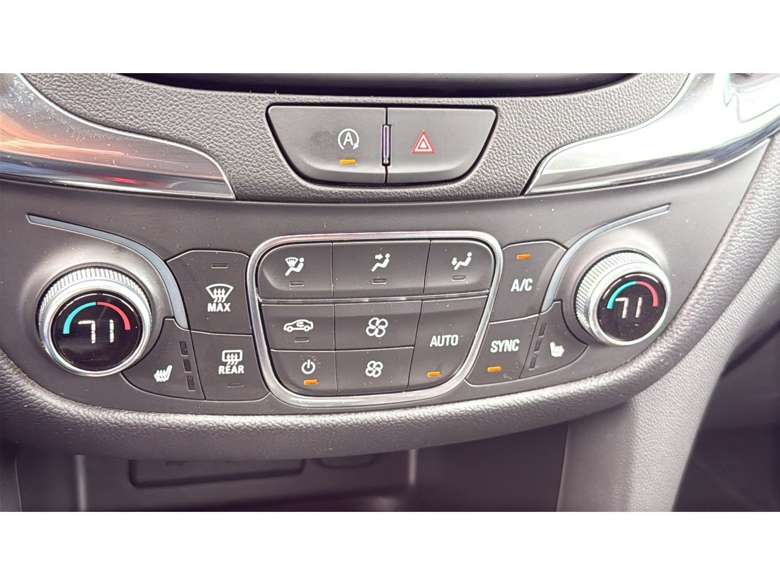 Used 2024 Chevrolet Equinox LT FWD image 23
