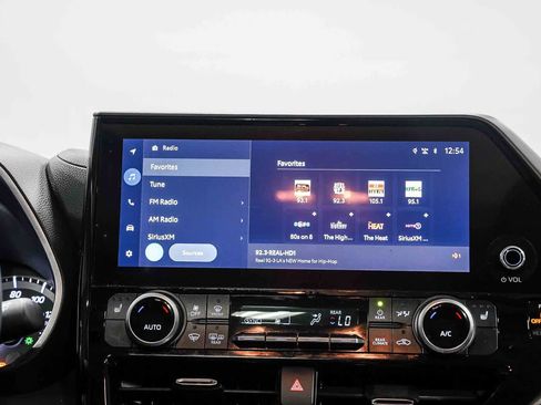 Certified 2023 Toyota Highlander XLE FWD image 15