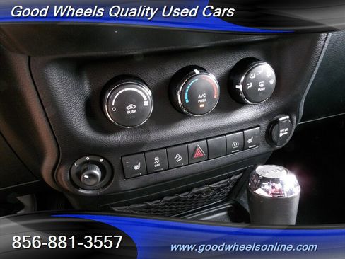 Used 2017 Jeep Wrangler Unlimited Sahara AWD/4WD image 18