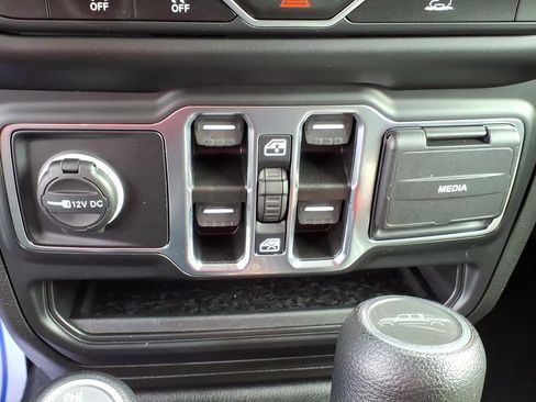 Used 2022 Jeep Gladiator Sport AWD/4WD image 18