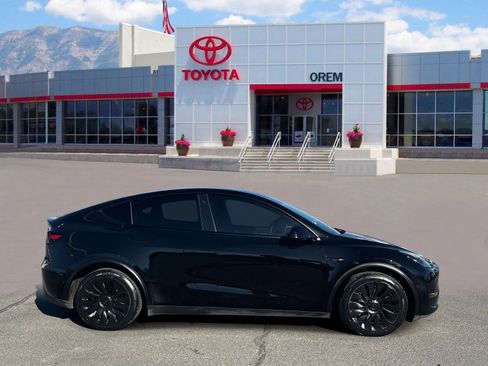 Used 2021 Tesla Model Y Long Range image 3