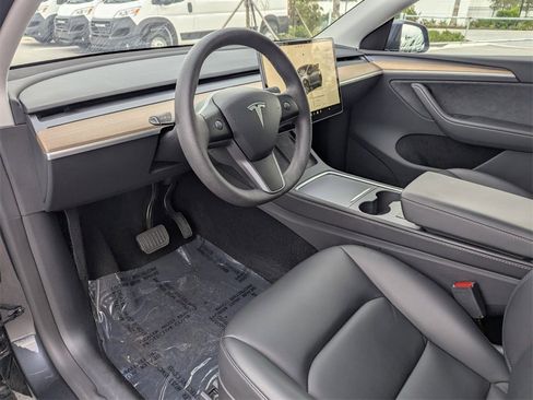 Used 2025 Tesla Model Y Long Range image 24