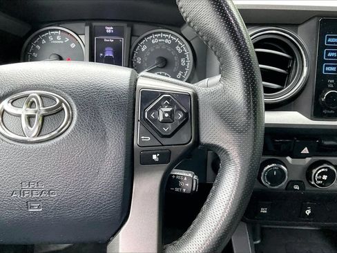 Used 2017 Toyota Tacoma TRD Off-Road AWD/4WD image 29