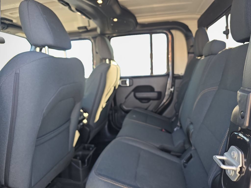 Used 2024 Jeep Gladiator Overland AWD/4WD image 22