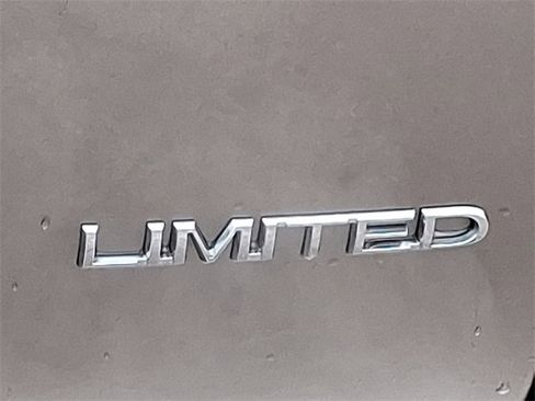 Used 2017 Chrysler Pacifica Limited image 30