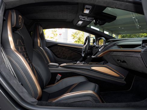 Used 2024 Lamborghini Revuelto AWD/4WD image 41